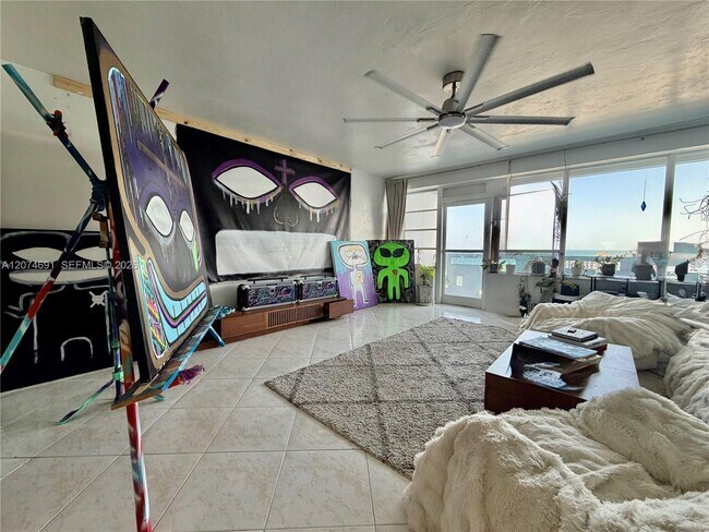 Building Photo - 3111 N Ocean Dr
