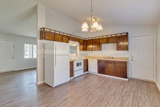 Building Photo - 128 Pointe S Dr