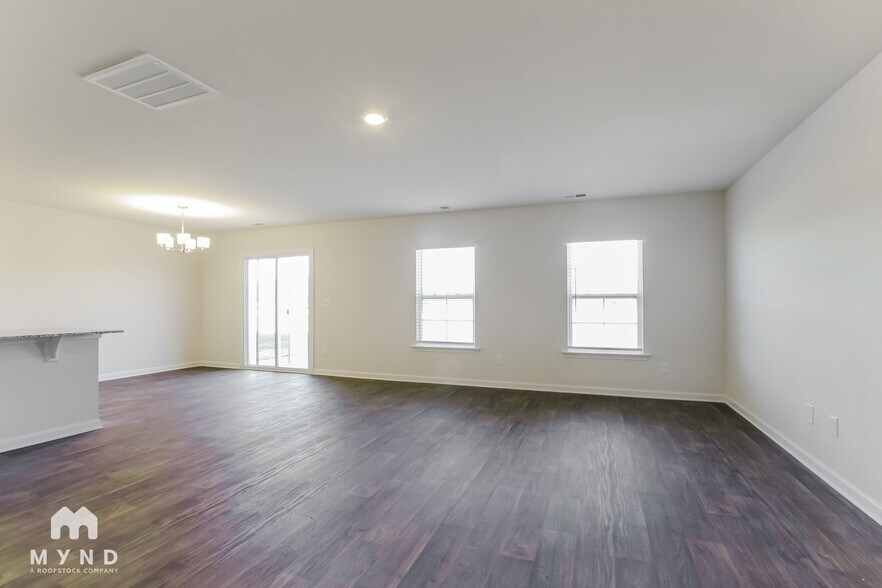 Building Photo - 135 King Buck Dr