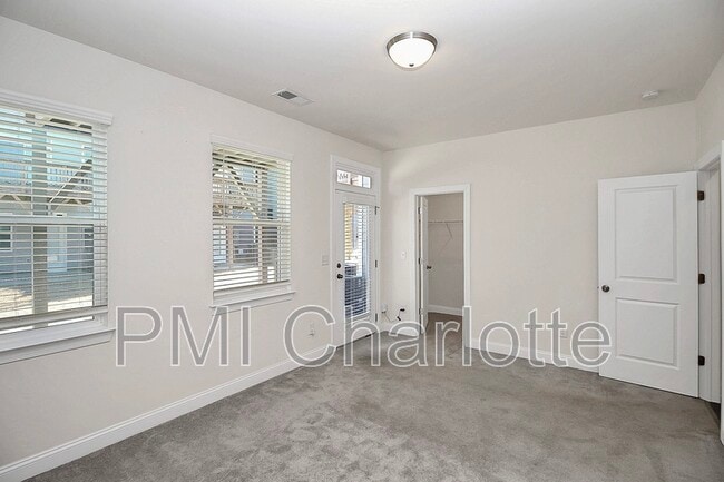 Building Photo - 10436 Glenmere Crk Cir