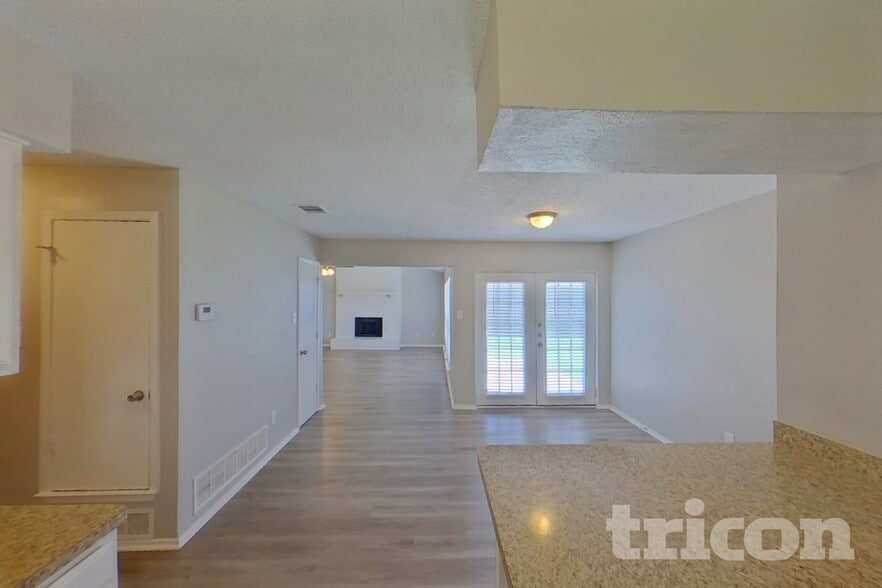 Building Photo - 300 Ripplewood Dr