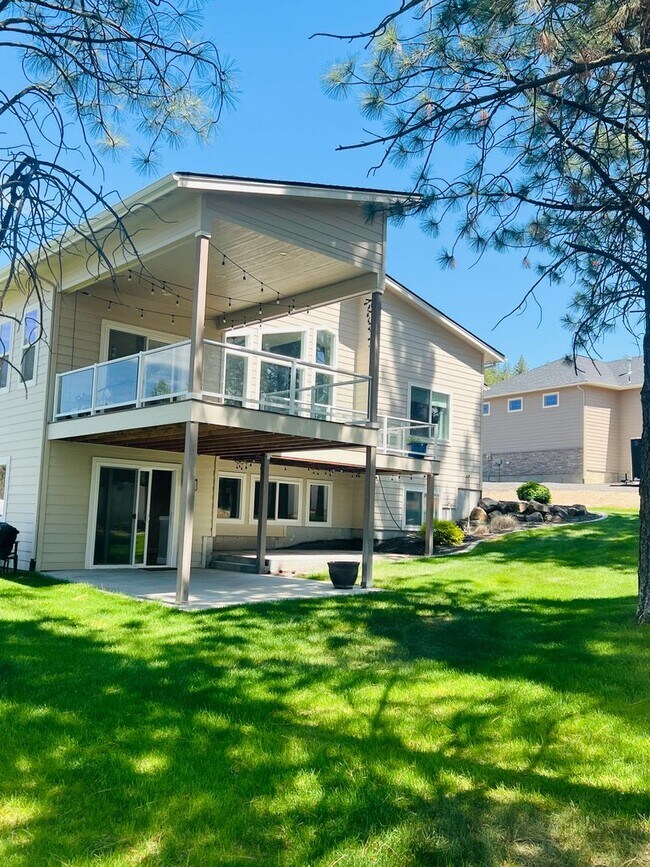 Building Photo - Luxury Rental