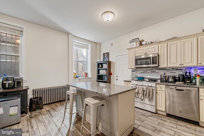 Building Photo - 4011 Pine St