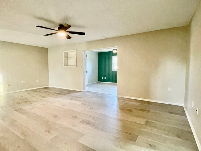 Building Photo - 1943 Sky Dr