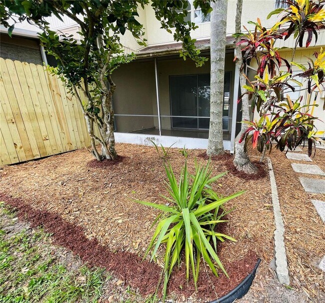 Building Photo - 3 Bedroom, 2.5 Bath home with upgraded kitchen, close to beaches, restaurants, and downtown!!