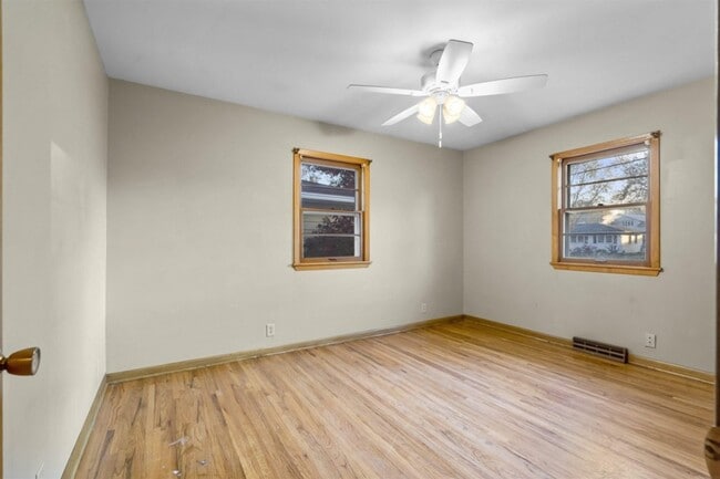 Building Photo - 3032 W 9th St