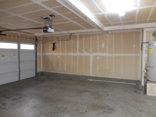 Building Photo - **SPECIAL! One Month Free!** - Spacious Madison Townhome Near Travis AFB with Solar & Garage