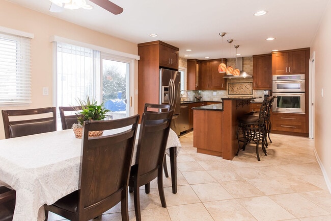 Building Photo - 461 Middlesex Ct