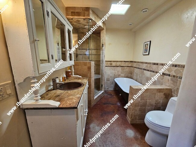 Building Photo - Charming Historic Tesuque Home – Fully Fur...