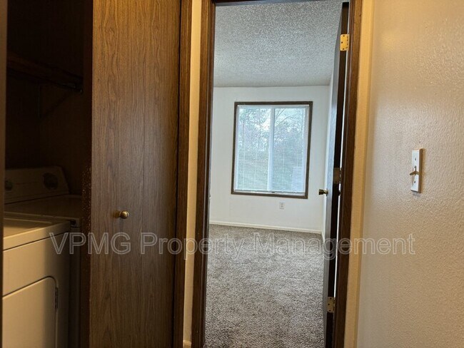 Building Photo - 5415 NE 34th St