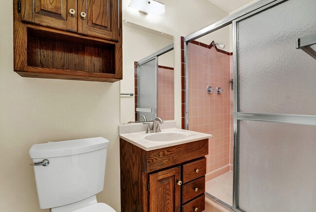 Building Photo - Cielo Vista 3 Bedroom 2 Bath