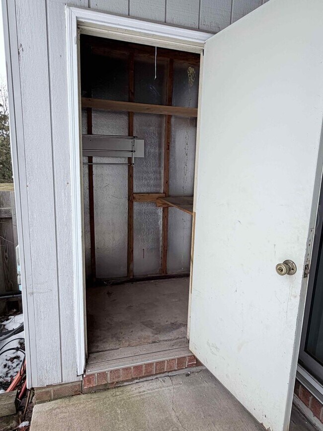 Building Photo - 2BR MORGANDALE CONDO AVAIL. IMMED!!