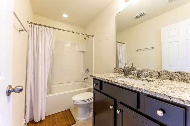 Building Photo - 3 Bedroom 2.5 Bath House in Boltons Landin...