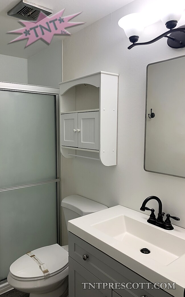 Building Photo - 336 Country Club Cir