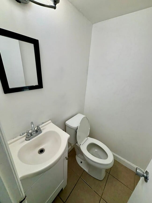 Building Photo - 68 Village Dr