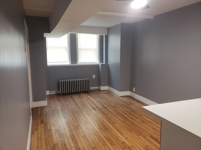 Building Photo - 3307 W Beach Ave