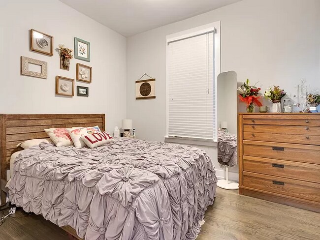 Building Photo - 3251 N Lakewood Ave