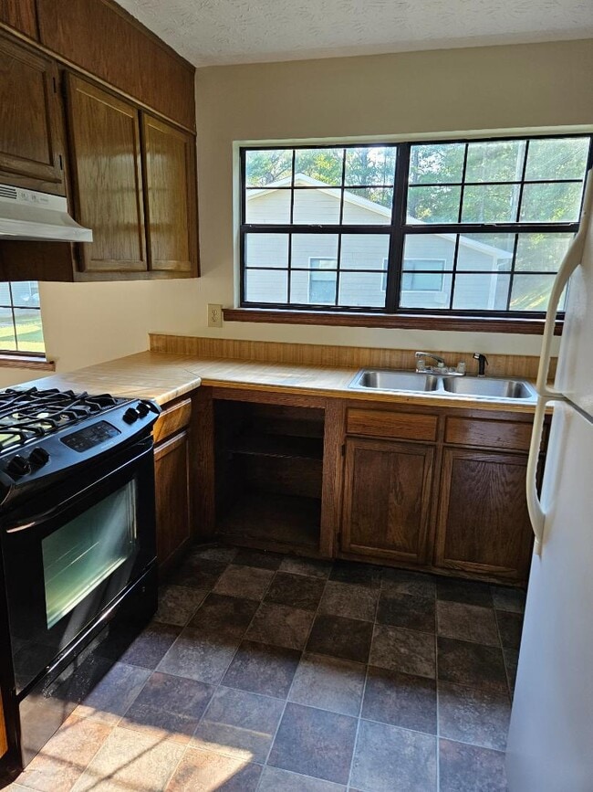 Building Photo - 215 Harper St