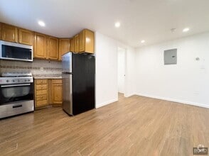 Building Photo - 1 bedroom in Far Rockaway NY 11693