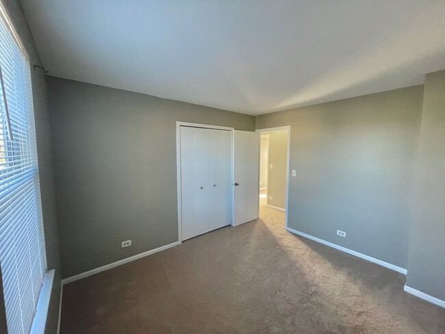 Building Photo - 3291 Andover Dr