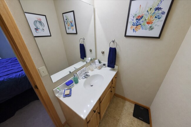 Building Photo - 3D Tour Available - Open Floor Plan + Miller Ranch Neighborhood + Community Pool + Lawn Care Prov...