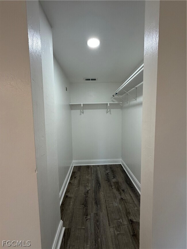 Building Photo - 606 SE 6th St