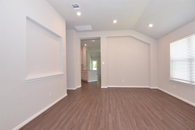 Building Photo - 5608 Anaheim Ave