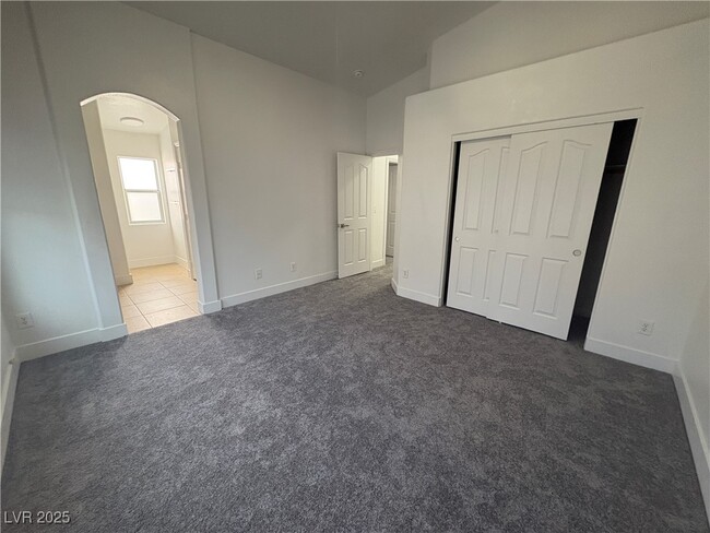 Building Photo - 8690 Horizon Wind Ave