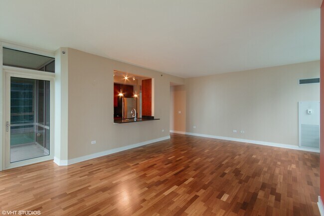 Building Photo - 505 N McClurg Ct
