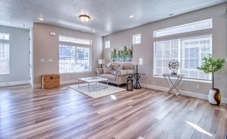 Building Photo - 177 E Hamilton Row