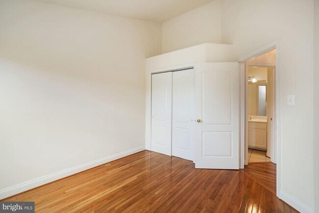 Building Photo - 207 Garden View Way