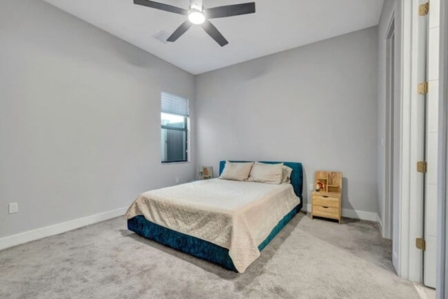 Building Photo - 17081 Five Waters Ave