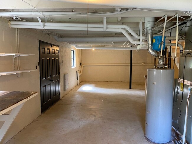 Building Photo - AVAILABLE TO SHOW!