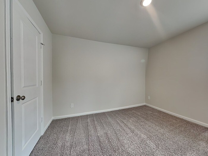 Building Photo - 498 Blue Garden Wy