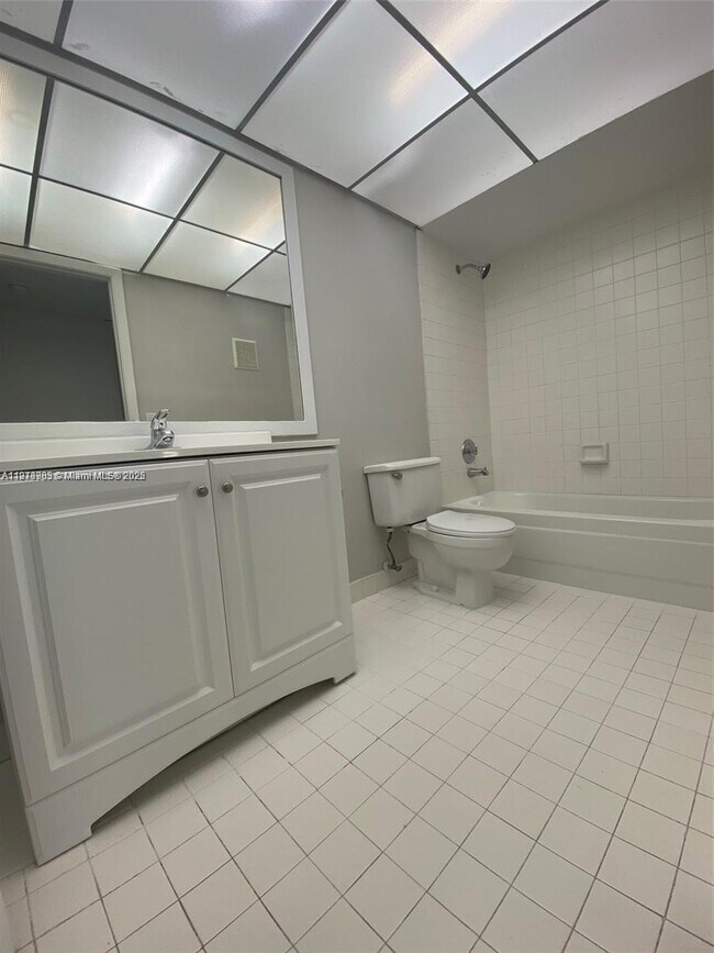 Building Photo - 20680 NE 4th Ct