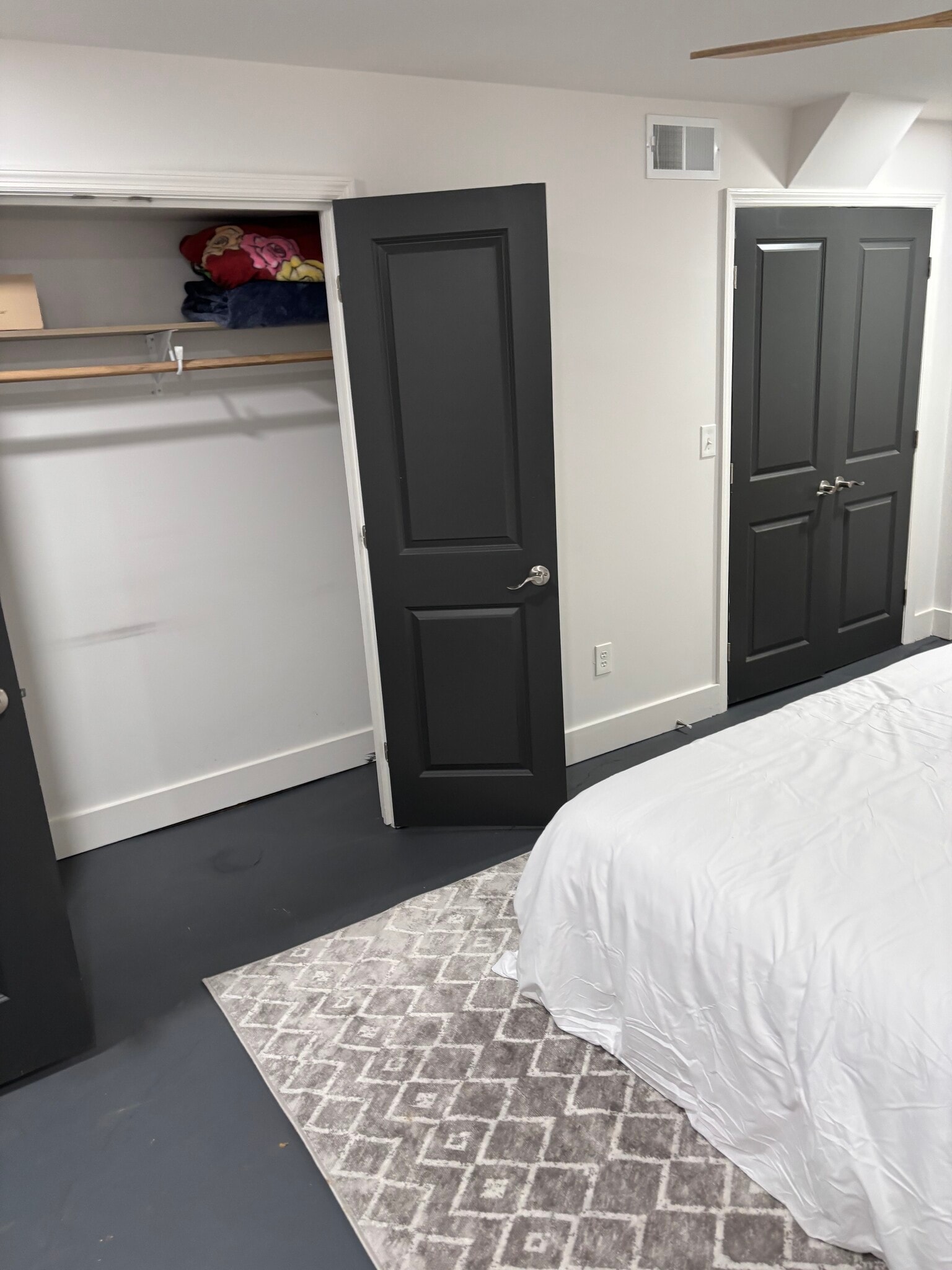 Double closets in bedroom - 608 Glenpark Dr