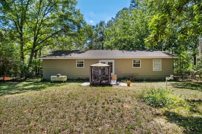 Building Photo - Updated Home Off Old Bainbridge Road