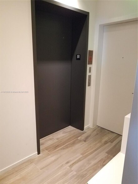 Building Photo - 801 S Miami Ave