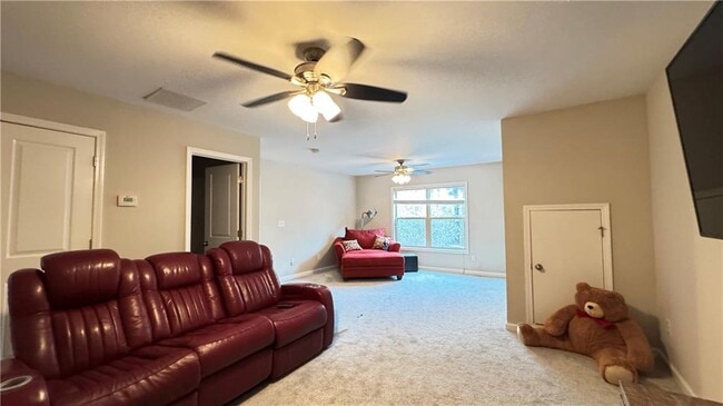 Building Photo - 2160 Greencrest Cir