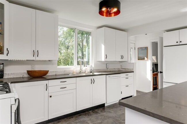 Building Photo - 5323 Downs Dr