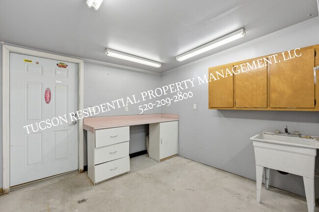 Building Photo - 9712 E Nicaragua Pl