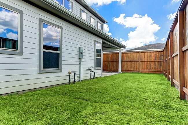 Building Photo - 4851 Benning Dr