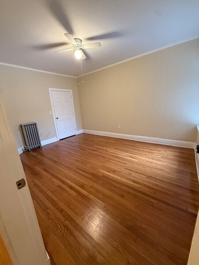 Building Photo - WOW!  5 BED/3 BATH DOWN THE STREET FROM B.U.!!!  Laundry in-unit!