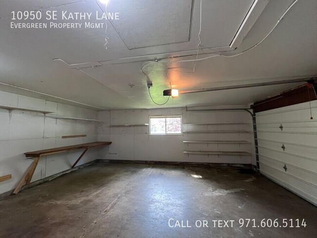Building Photo - 10950 SE Kathy Ln