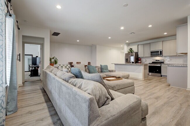 Building Photo - 14701 Travertine Fls Ln