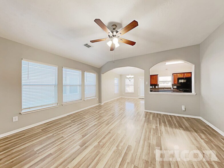 Building Photo - 315 Annatto Ln