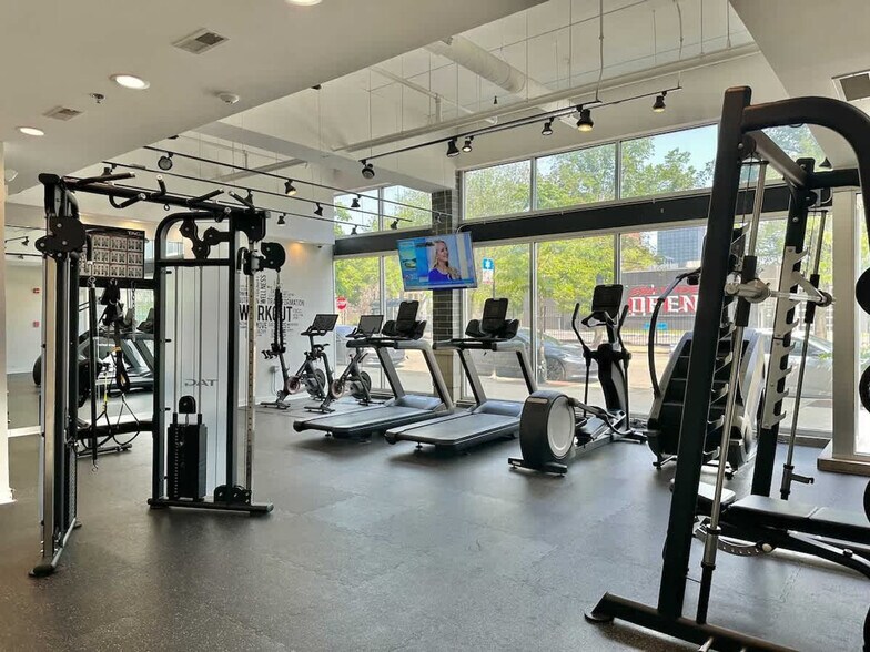 Building Photo - 1249 W Madison St