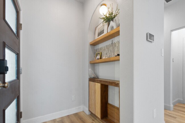 Building Photo - 5426 Oriente Ln