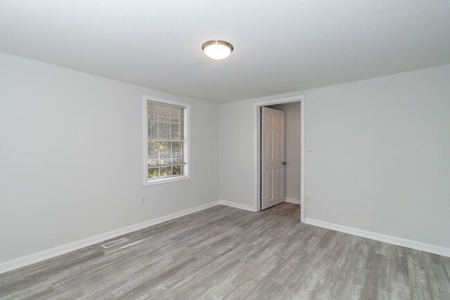 Building Photo - 770 Mahoney Rd