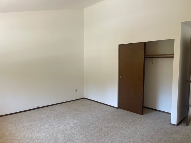 Building Photo - Charming 3bd split level